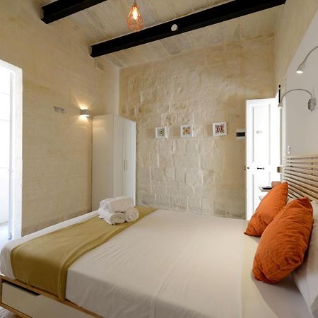 Private Rooms With Bathroom In Валета Екстериор снимка