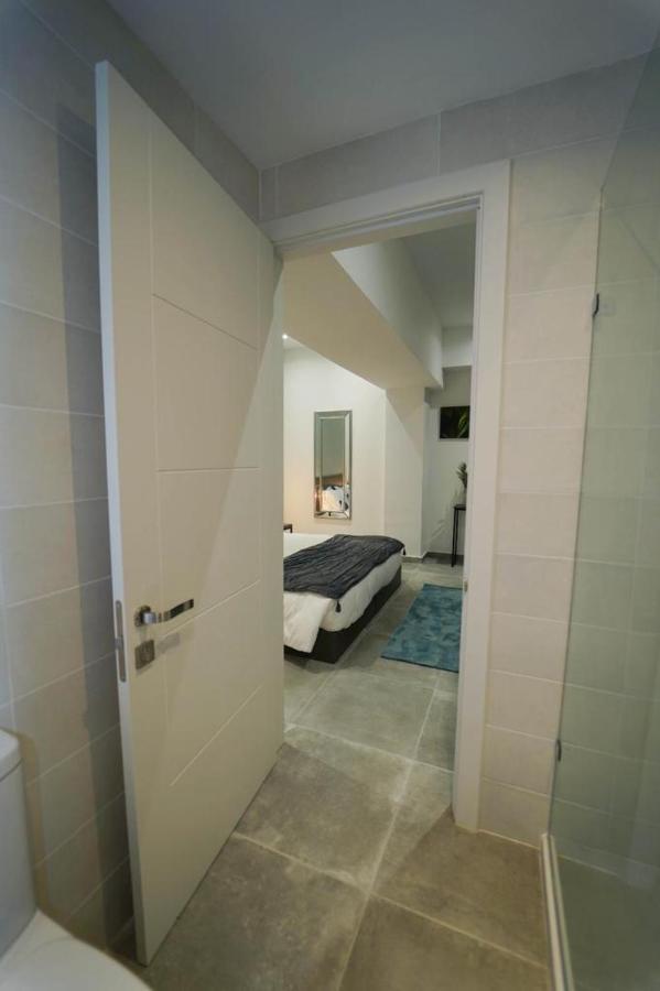 Private Rooms With Bathroom In Валета Екстериор снимка