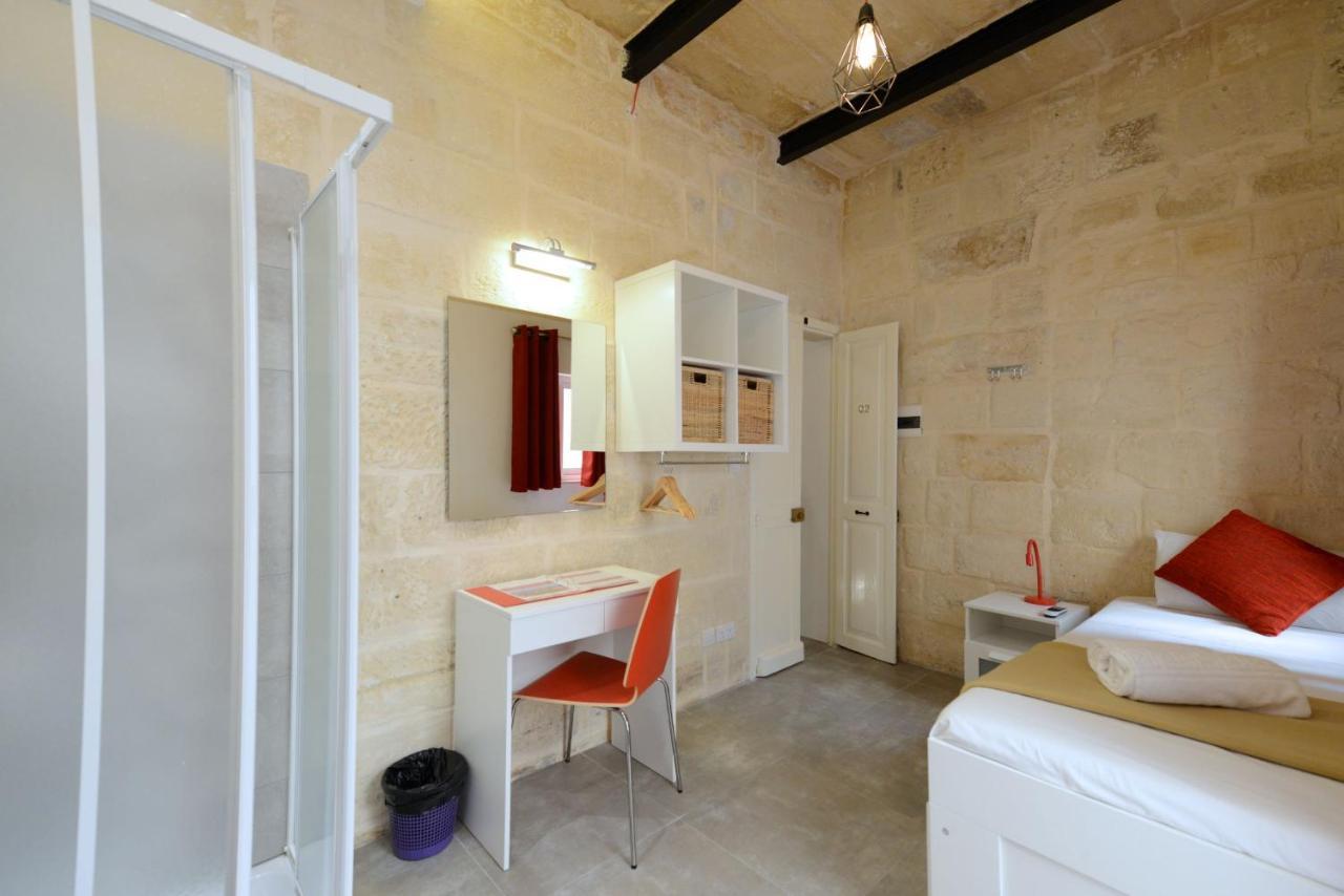 Private Rooms With Bathroom In Валета Екстериор снимка