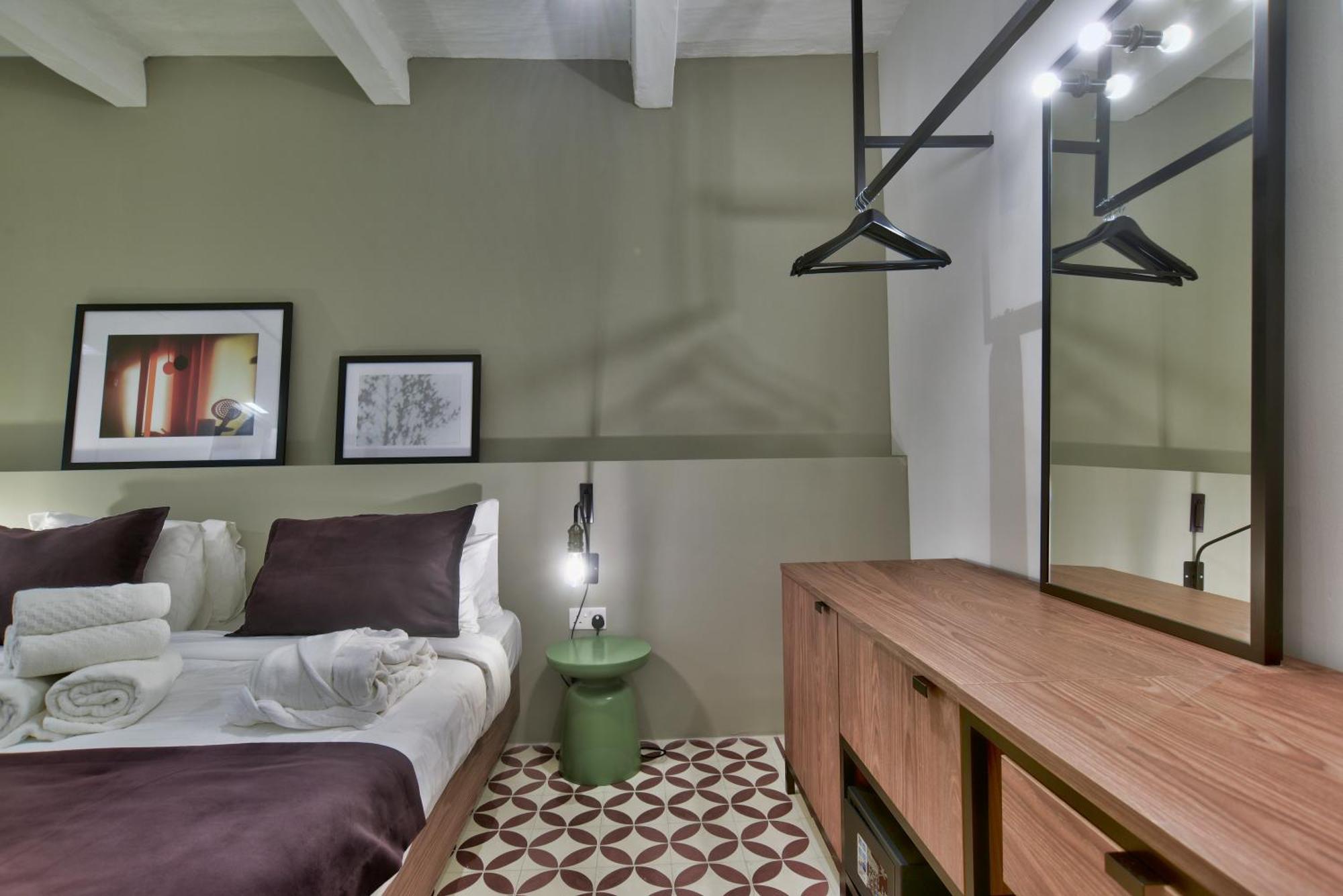 Private Rooms With Bathroom In Валета Екстериор снимка