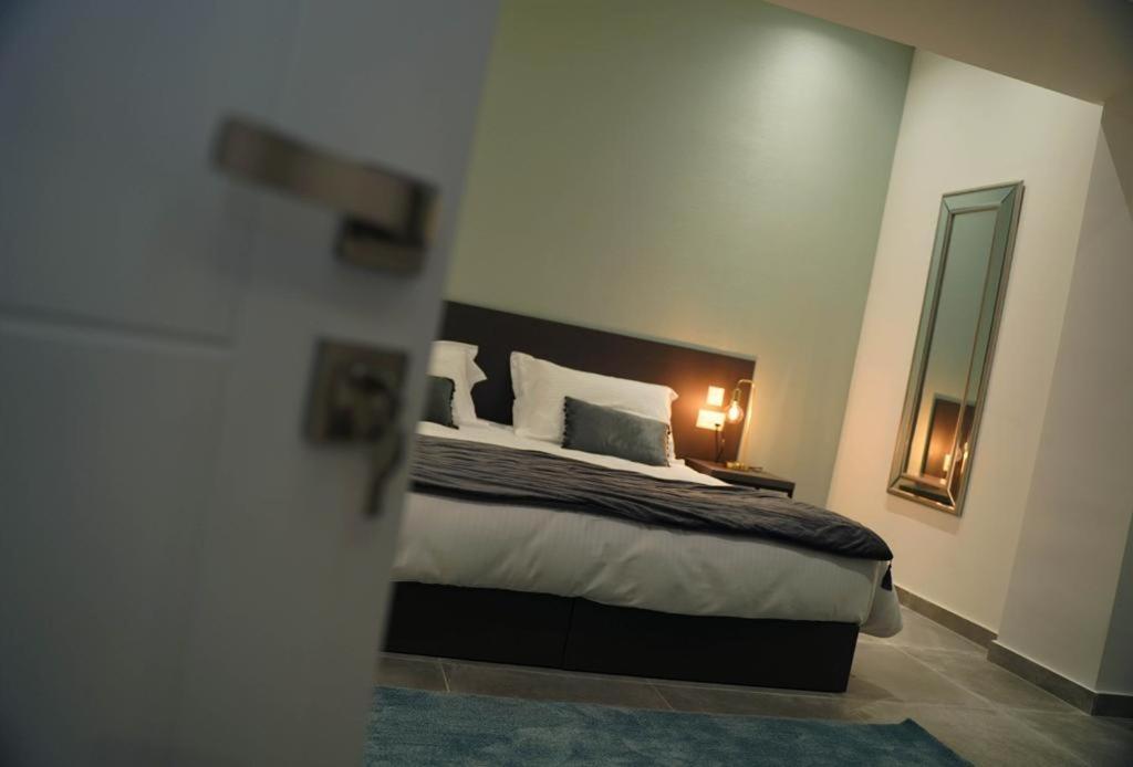 Private Rooms With Bathroom In Валета Екстериор снимка