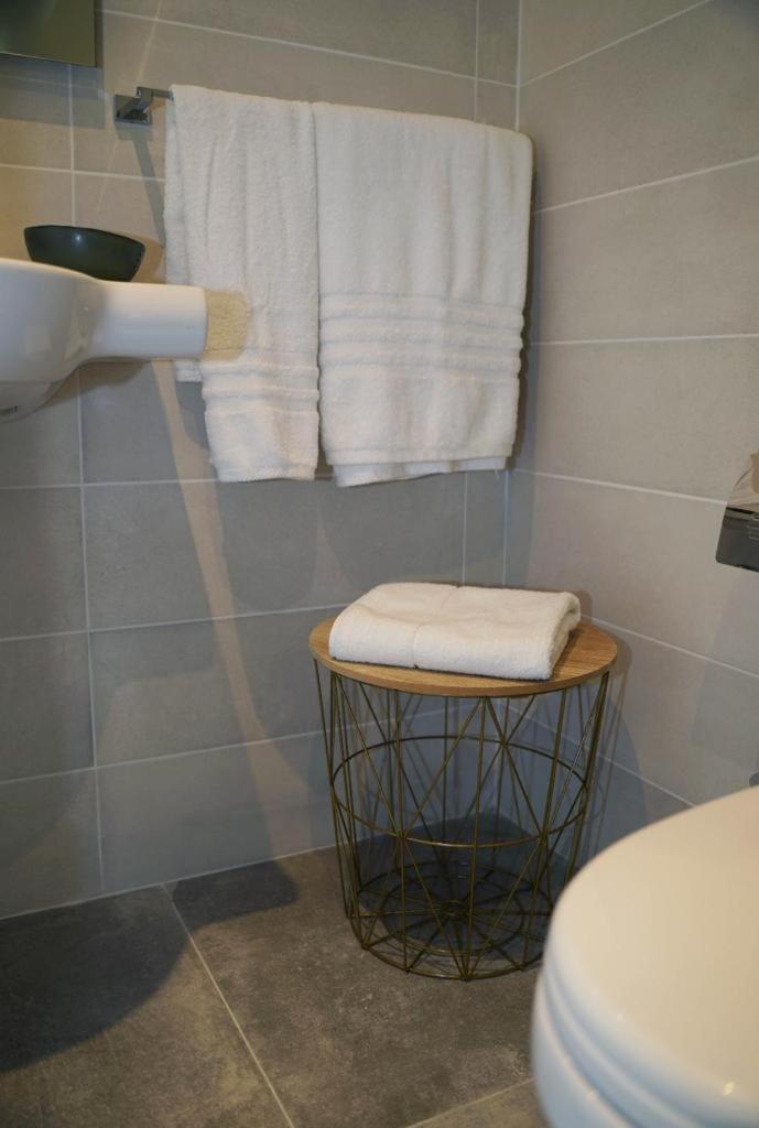 Private Rooms With Bathroom In Валета Екстериор снимка