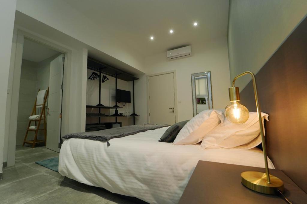 Private Rooms With Bathroom In Валета Екстериор снимка